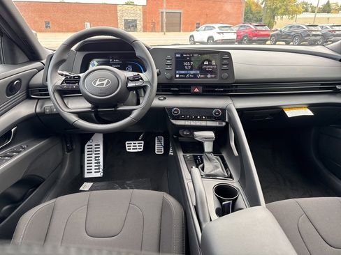 New 2025 Hyundai Elantra Sport image 17