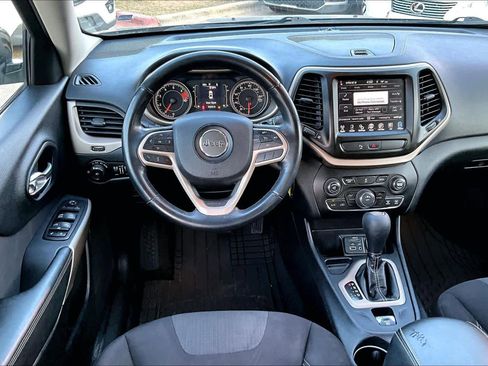 Used 2017 Jeep Cherokee Latitude w/ Safety/Convenience Group image 5