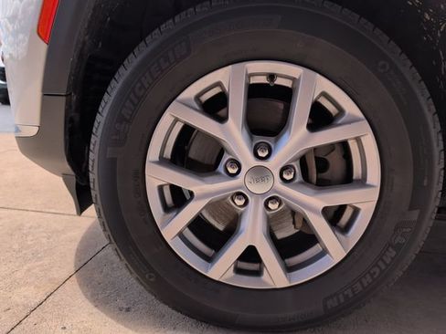 Used 2021 Jeep Grand Cherokee L Limited AWD/4WD image 25