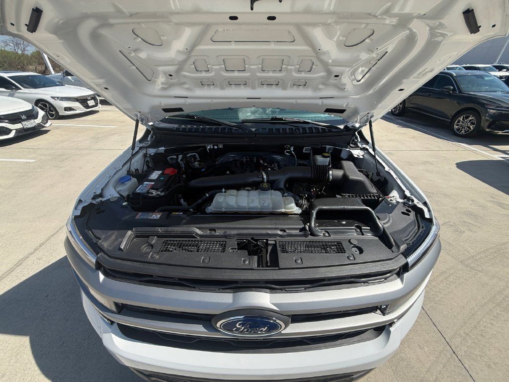 Used 2024 Ford Expedition XLT RWD image 19