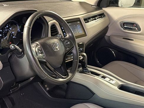 Used 2019 Honda HR-V Touring image 25