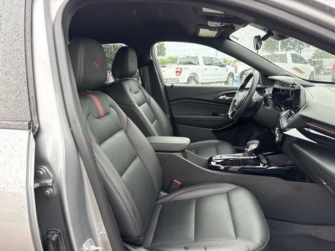 Certified 2025 Chevrolet Trax RS FWD image 28