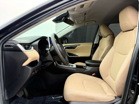 Used 2023 Toyota RAV4 LE image 19