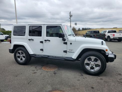 Used 2017 Jeep Wrangler Unlimited Sahara w/ Dual Top Group AWD/4WD image 17