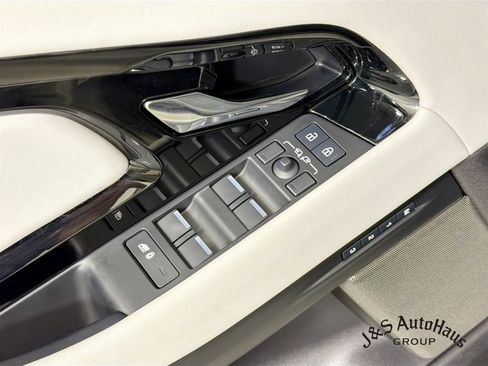 Used 2024 Land Rover Range Rover Evoque Dynamic SE AWD/4WD image 23