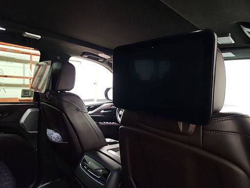 Used 2023 Cadillac Escalade ESV Sport Platinum w/ LPO, ONYX Package image 5