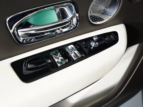 Used 2023 Rolls-Royce Cullinan w/ Cullinan Package image 48