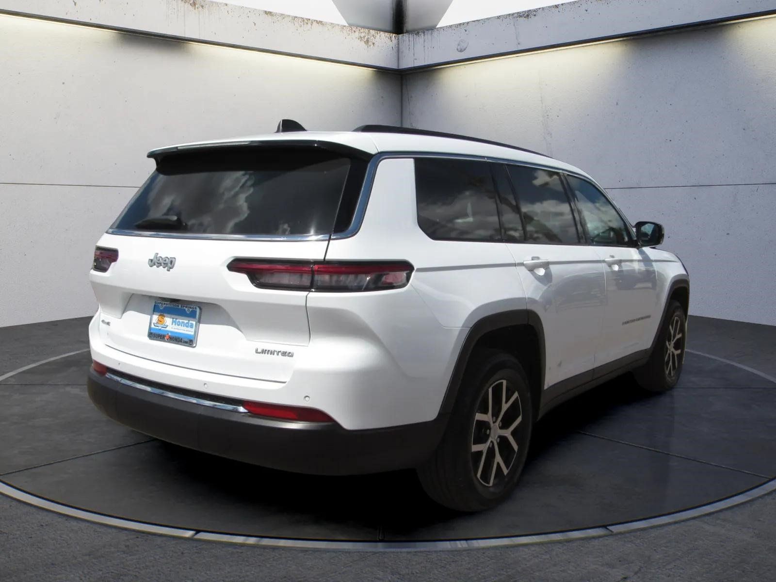 Used 2025 Jeep Grand Cherokee L Limited AWD/4WD image 5