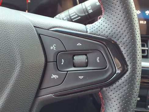 Used 2024 Chevrolet Trax RS FWD image 16