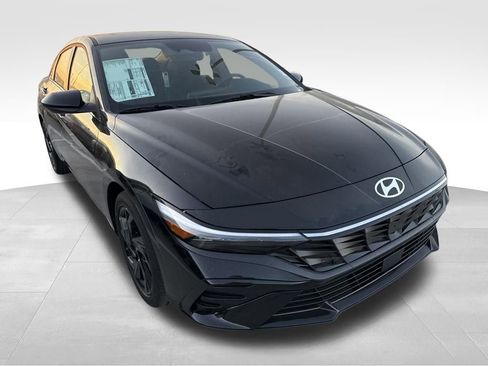 New 2026 Hyundai Elantra SEL Sport Premium FWD image 4