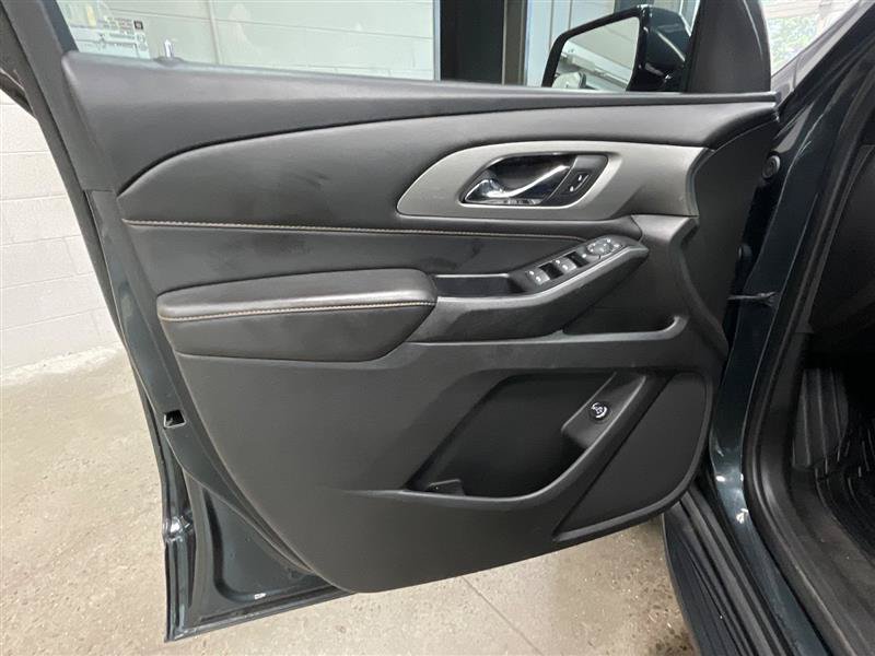 Used 2019 Chevrolet Traverse LT w/ LPO, Black Accent Package FWD image 10