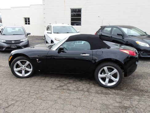 Used 2006 Pontiac Solstice Base 2dr Convertible w/ Premium Package image 4