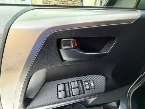 Used 2013 Toyota RAV4 XLE AWD/4WD image 28