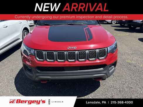 Used 2023 Jeep Compass Trailhawk w/ Trailhawk Convenience Group AWD/4WD image 1