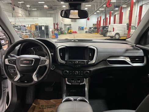Used 2024 GMC Terrain SLE w/ Driver Convenience Package image 18