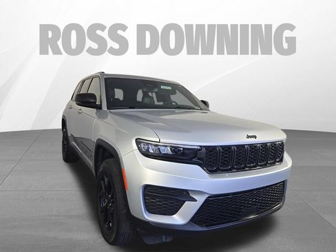 Used 2024 Jeep Grand Cherokee Altitude RWD image 3