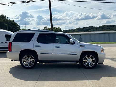 Used 2011 Cadillac Escalade 4WD Hybrid image 18