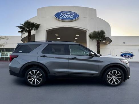 Certified 2025 Ford Explorer ST-Line image 5