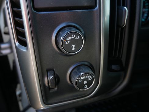 Used 2018 Chevrolet Silverado 1500 LT w/ LT Eassist Package AWD/4WD image 23