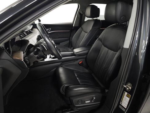 Used 2019 Audi e-tron Prestige w/ Prestige Package image 14