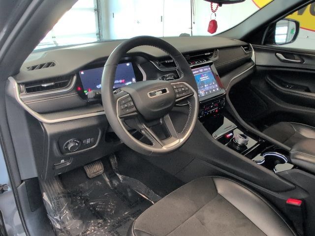 Used 2023 Jeep Grand Cherokee Altitude AWD/4WD image 11