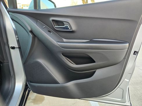 Certified 2022 Chevrolet Trax LT w/ LT Convenience Package image 30