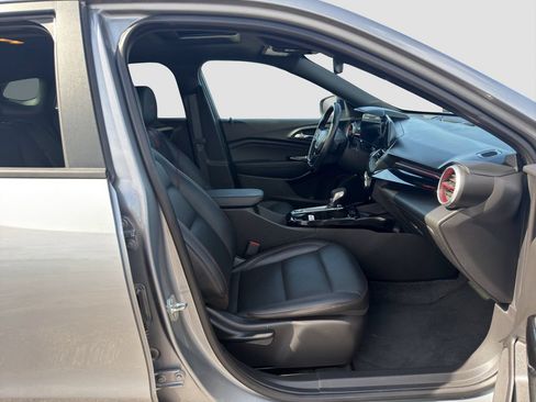 Used 2024 Chevrolet Trax RS w/ Sunroof Package FWD image 28