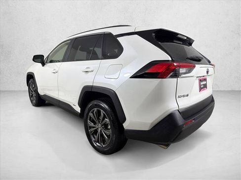 Used 2022 Toyota RAV4 XLE Premium AWD/4WD image 6