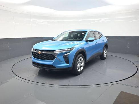 New 2026 Chevrolet Trax LS w/ LS Convenience Package FWD image 7
