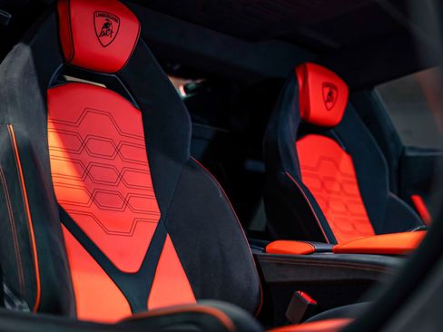 Used 2025 Lamborghini Revuelto AWD/4WD image 8