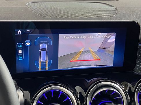 New 2025 Mercedes-Benz GLB 250 4MATIC image 24