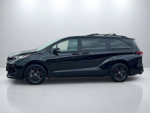 Used 2025 Toyota Sienna XSE w/ XSE Premium Package AWD/4WD image 8