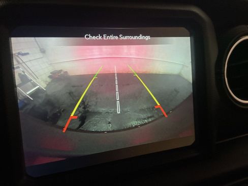 Used 2018 Jeep Wrangler Unlimited Sahara w/ Uconnect 4C Nav & Sound Group image 9