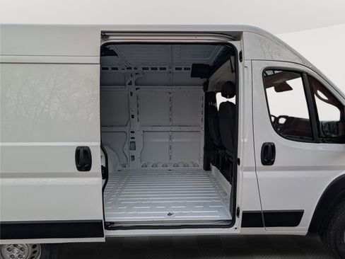 New 2026 RAM ProMaster 2500 w/ Convenience Group FWD image 7