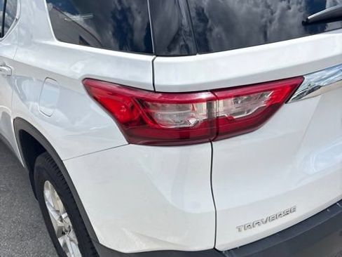Used 2021 Chevrolet Traverse LT FWD image 10