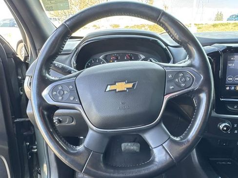 Used 2022 Chevrolet Traverse LT image 11
