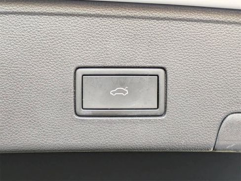 Used 2023 Volkswagen Atlas Cross Sport SE image 13