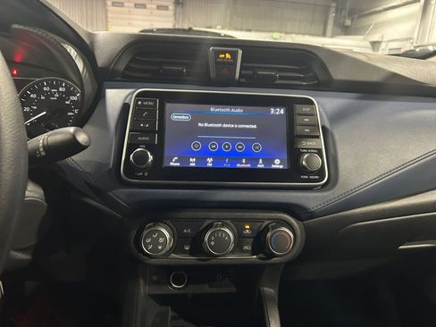 Used 2025 Nissan Versa SV FWD image 17