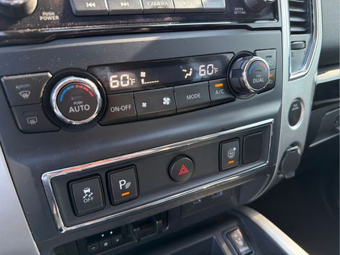 Used 2020 Nissan Titan SV w/ SV Convenience Package RWD image 20