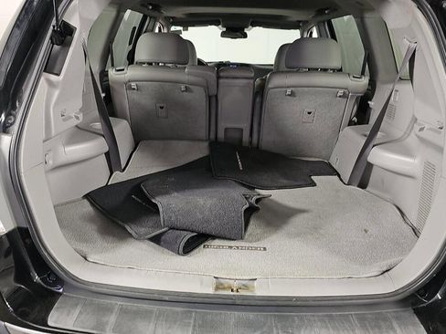 Used 2012 Toyota Highlander SE w/ Tow Pkg image 6