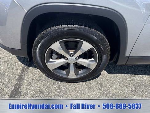 Used 2019 Jeep Cherokee Limited AWD/4WD image 12