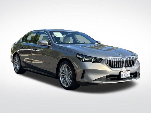 Used 2024 BMW 530i w/ Convenience Package RWD image 4