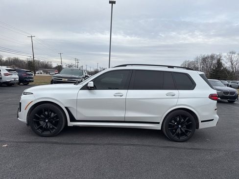 Used 2023 BMW X7 xDrive40i w/ M Sport Package image 3