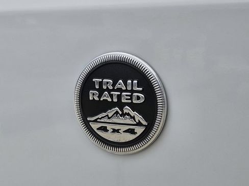 Used 2017 Jeep Wrangler Sahara AWD/4WD image 9