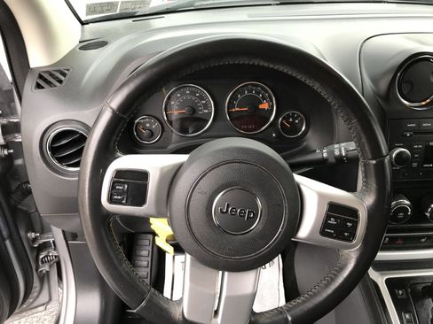 Used 2016 Jeep Compass Latitude FWD image 12