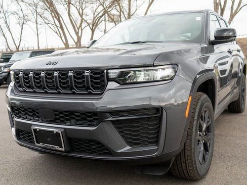 New 2026 Jeep Grand Cherokee 4WD image 2