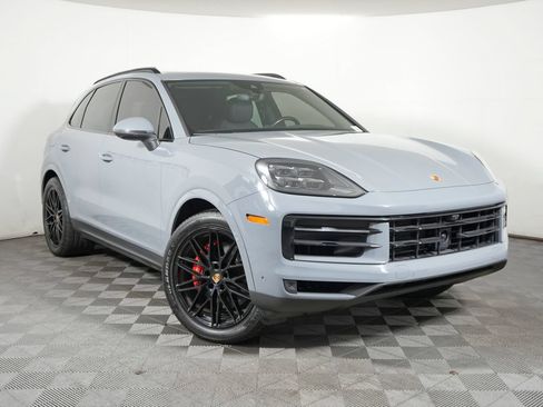 Certified 2024 Porsche Cayenne AWD/4WD image 9