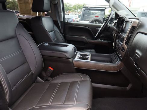 Used 2019 GMC Sierra 2500 Denali w/ Duramax Plus Package AWD/4WD image 28