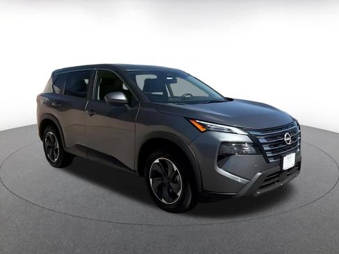 Used 2025 Nissan Rogue SV FWD image 2