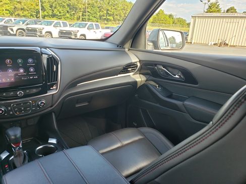 Used 2023 Chevrolet Traverse RS w/ LPO, Floor Liner Package FWD image 37